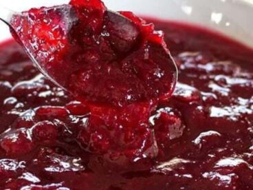 cropped-Simple-Cranberry-Sauce-spoon-2-1.jpg