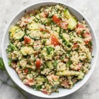 Fresh and vibrantly flavored, this Quinoa Tabbouleh has all the familiar flavors of traditional tabbouleh, but with easy to cook and nutrient rich quinoa instead of bulgur. Budgetbytes.com