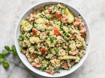 Fresh and vibrantly flavored, this Quinoa Tabbouleh has all the familiar flavors of traditional tabbouleh, but with easy to cook and nutrient rich quinoa instead of bulgur. Budgetbytes.com