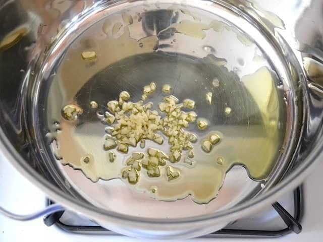 garlic and oil in pot