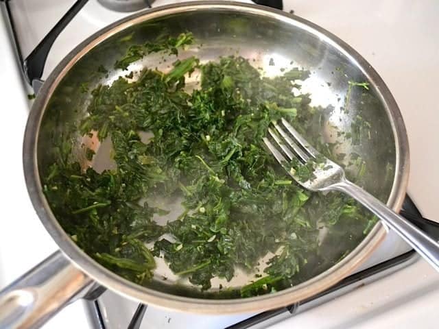 Cooked Spinach in pot 
