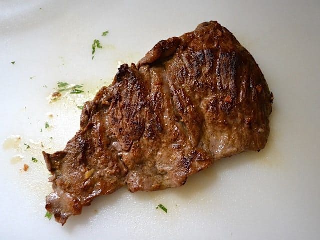 Letting cooked steak rest