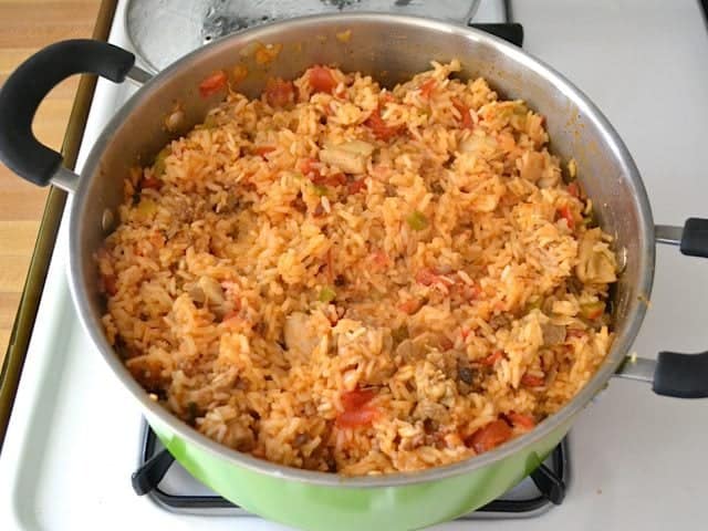 Fluffed Jambalaya in pot 