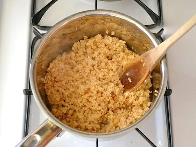Cooked and fluffed bulgur