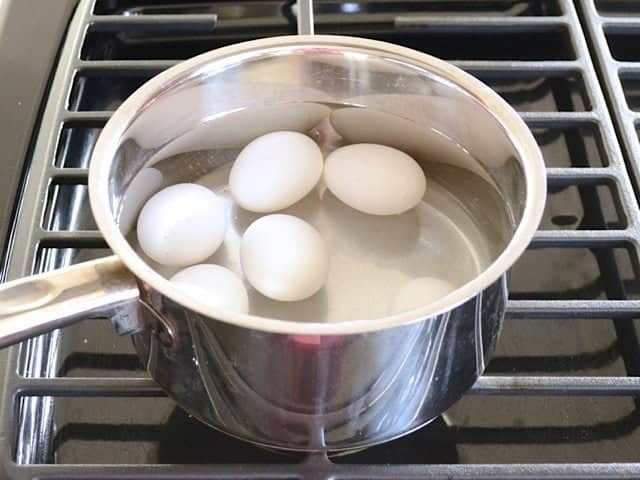 Bringing water with eggs to a boil on stove top 