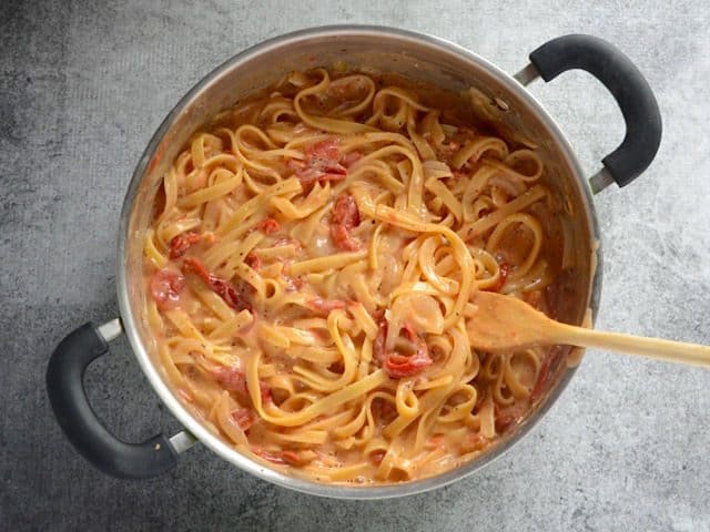 Finished Roasted Red Pepper Pasta