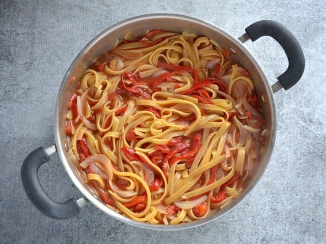 Simmered pasta in pot