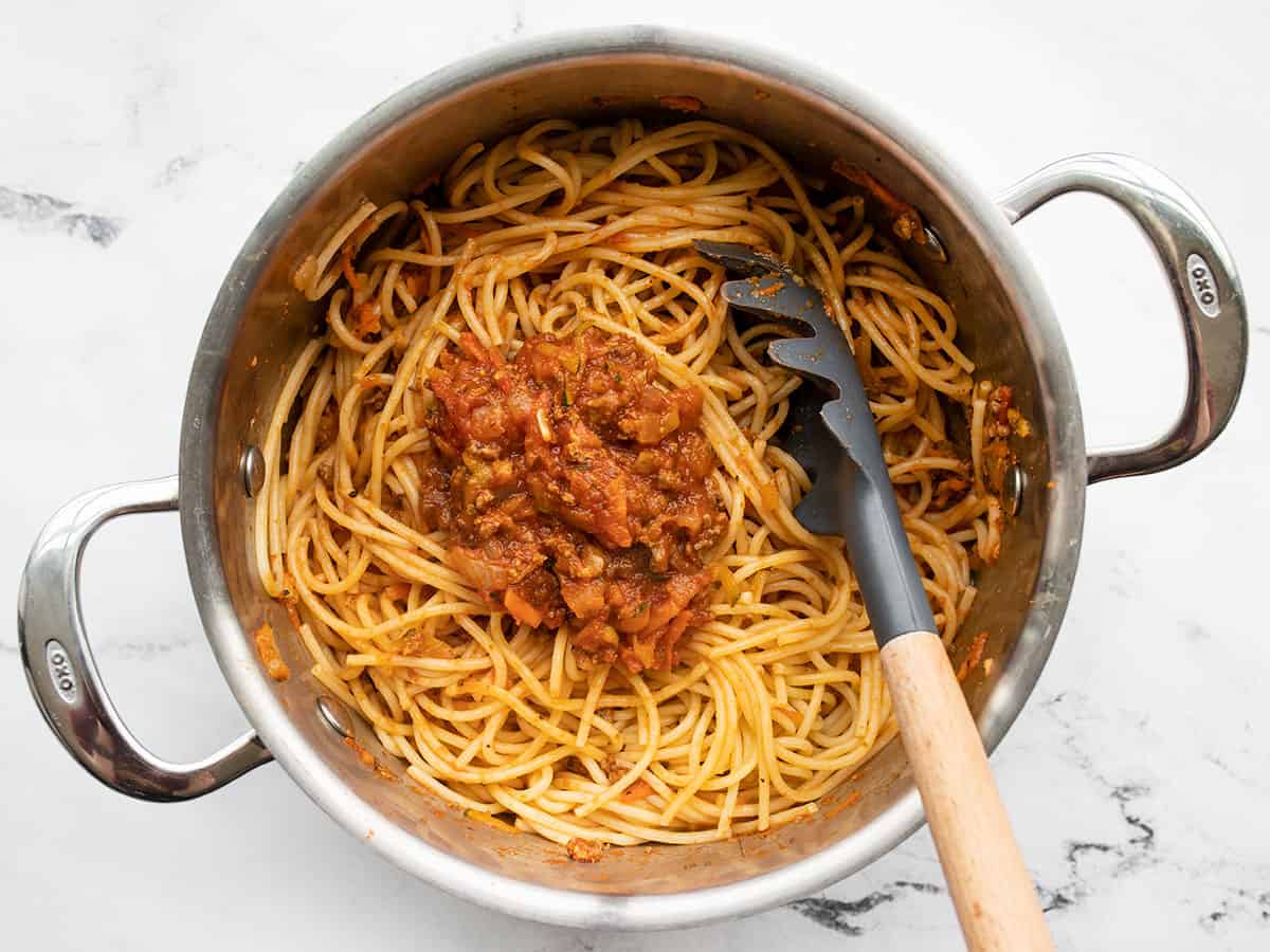 Spaghetti and sauce in the stock pot