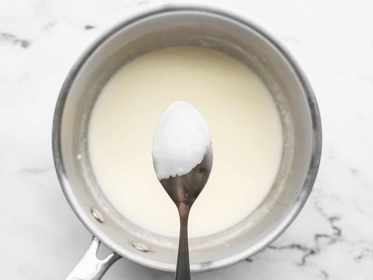 Thickened white sauce on the back of a spoon