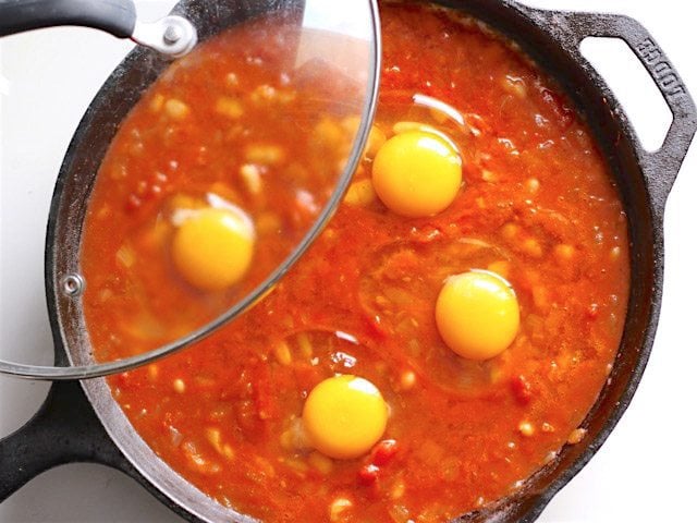 Four Eggs added to the skillet with lid added to top