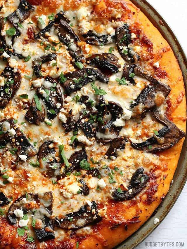 Close up of a cooked Ultimate Portobello Mushroom Pizza still on the pizza pan.