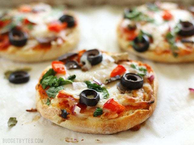 Muffin Tin Mini Pizzas - Yummy Healthy Easy