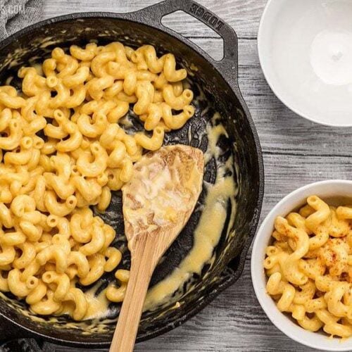 This incredible roux-less mac and cheese is rich, creamy, and only requires seven ingredients. Perfect for last minute weeknight dinners! BudgetBytes.com