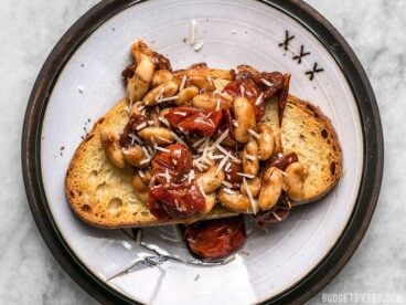 For a quick, flavorful, and light lunch, this Garlic Toast with Blistered Tomatoes and White Beans hits the spot! BudgetBytes.com