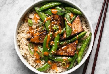 These vegan Soy Marinated Tofu Bowls are full of rich flavors and plenty of texture to keep your taste buds happy and your belly full. BudgetBytes.com