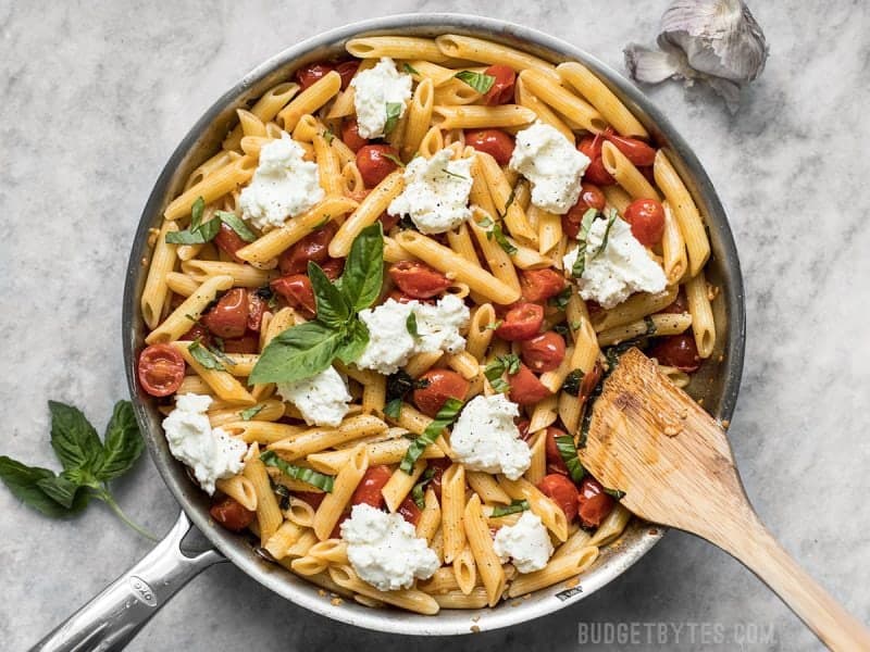 It only takes a few fresh ingredients make this Fresh Tomato Basil Pasta with Ricotta, the perfect light lunch or dinner for summer! BudgetBytes.com