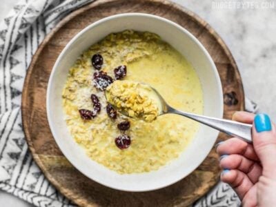Earthy, slightly sweet, and full of aromatic spices, these Golden Milk Overnight Oats will be your new favorite make ahead summer breakfast!