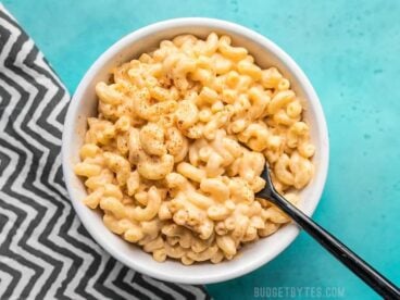 Rich and Creamy Rice Cooker Mac and Cheese in a Bowl