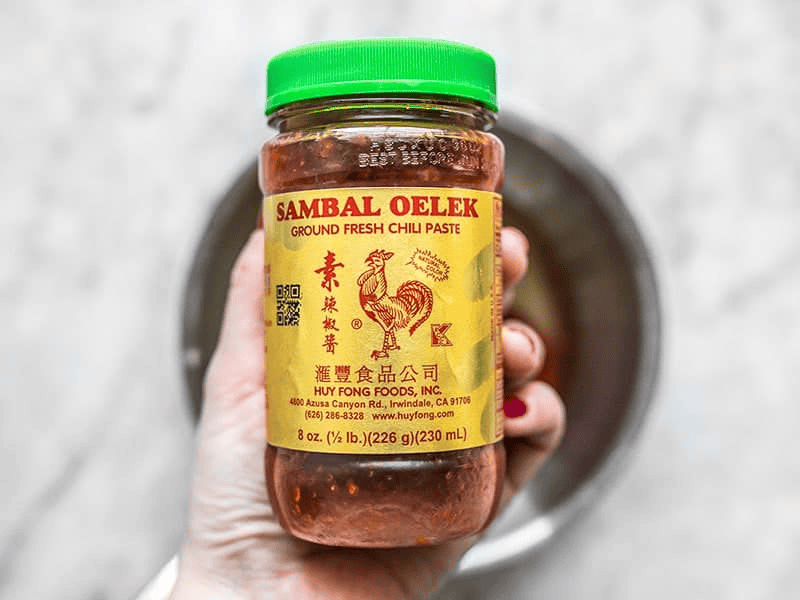 Picture of a jar of sambal oelek.