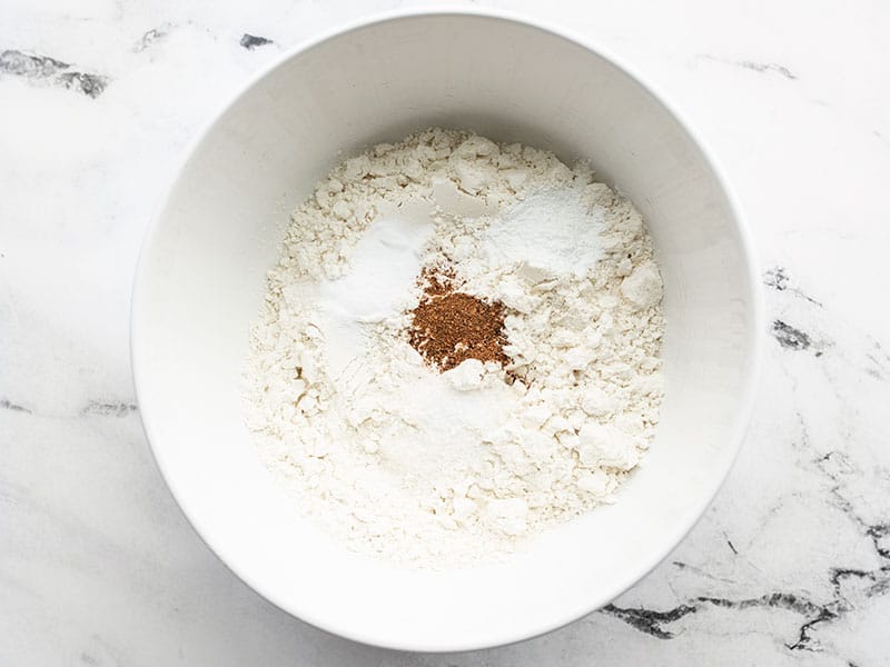 Dry ingredients for banana bread in a separate bowl