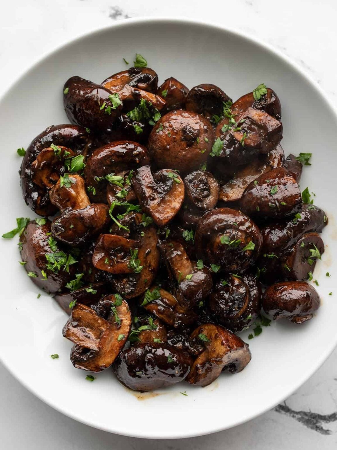 Air fryer balsamic mushrooms golden caramelized for easy umami weeknight side dish in 10 minutes