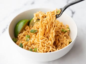 ramen spicy budgetbytes piccante arachidi burro veloce recipe noodles fork