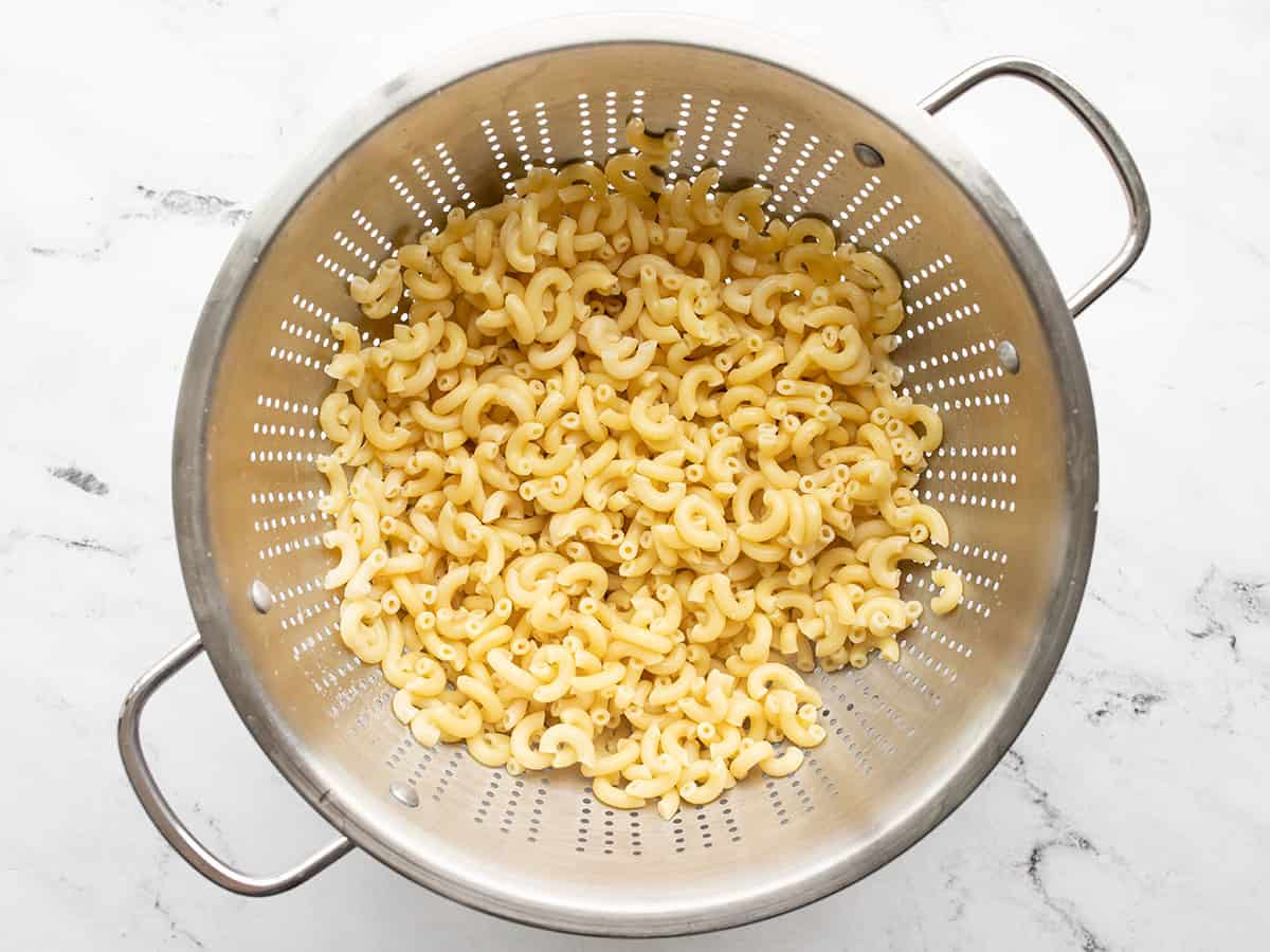 Cooked macaroni in a colander