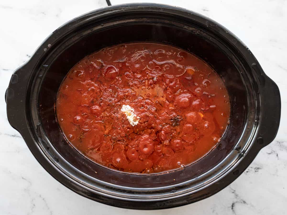 Simmered pasta sauce in the slow cooker