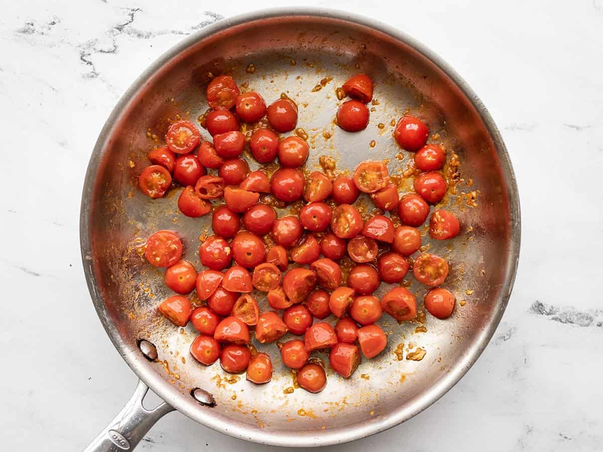Tomatoes and garlic in the skillet.