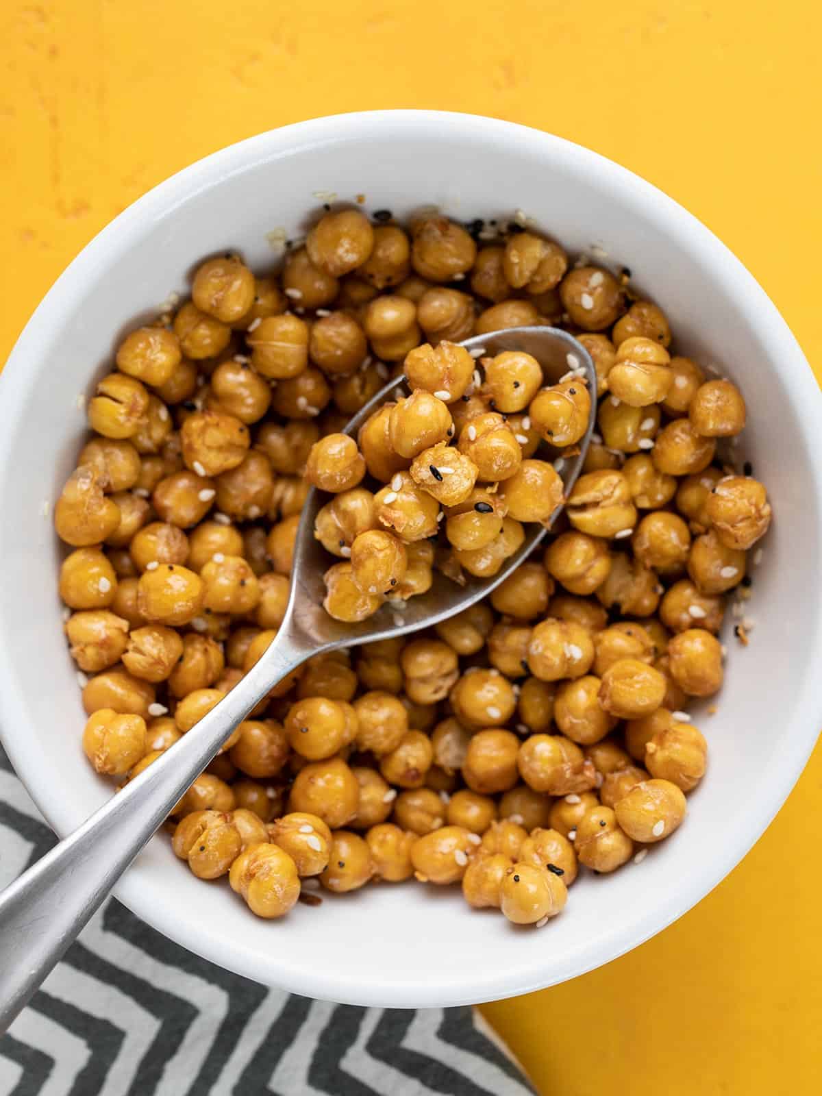 Overhead view of a bowl of air fryer chickpeas.
