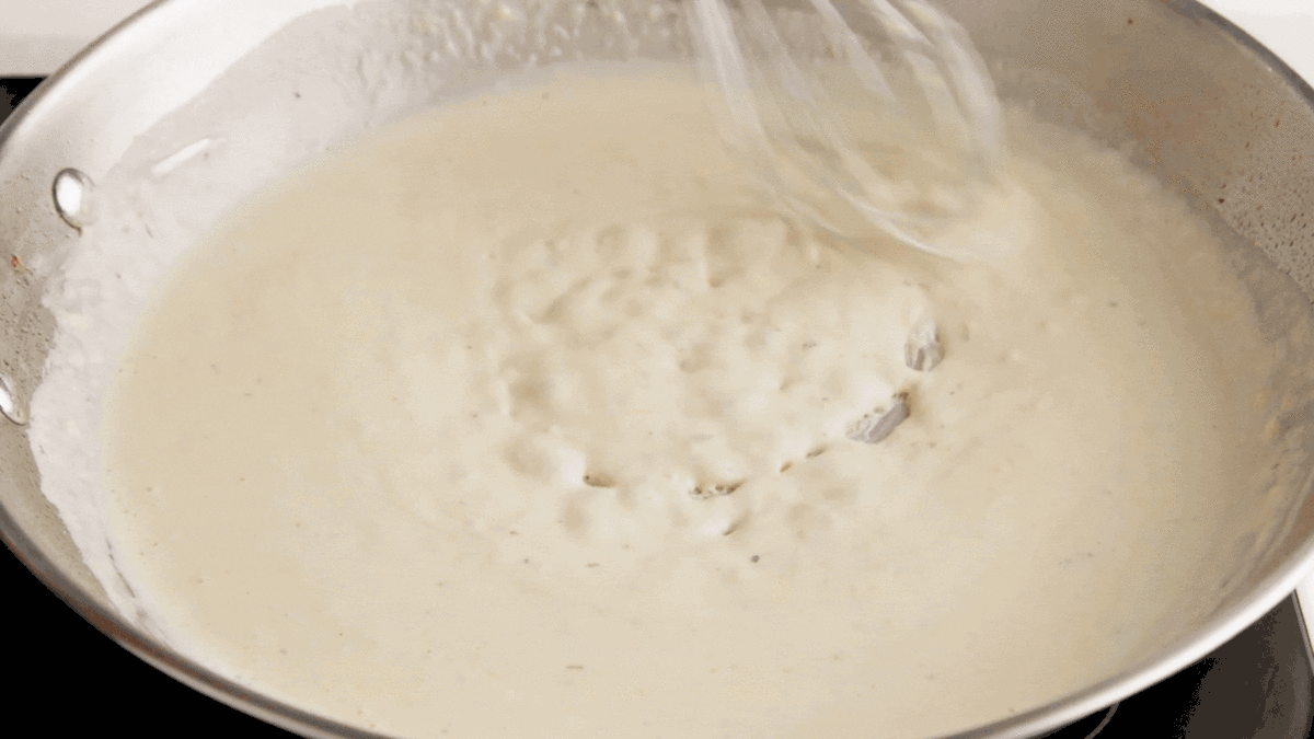 Finished alfredo sauce in the skillet.