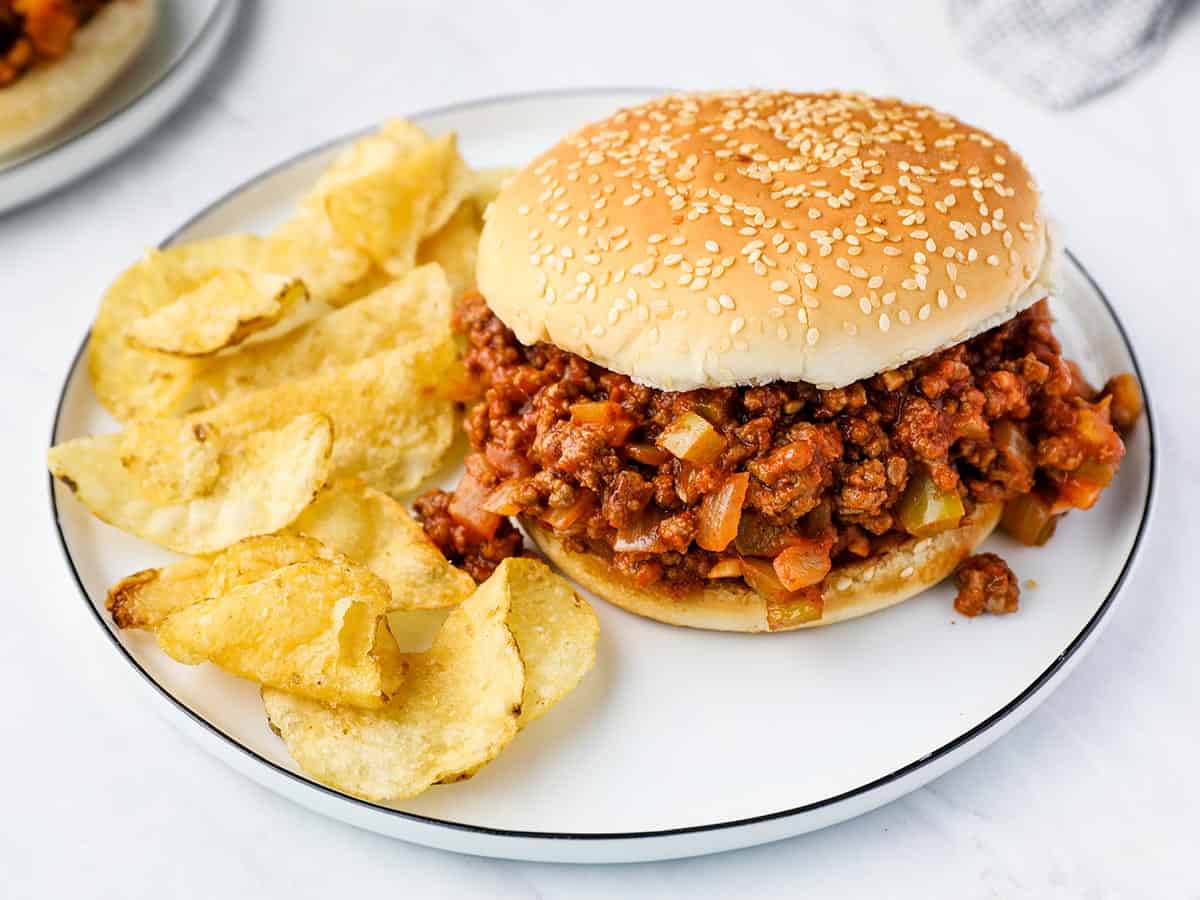 15 Minute One-Pot Easy Sloppy Joes {Must-Make Recipe!}