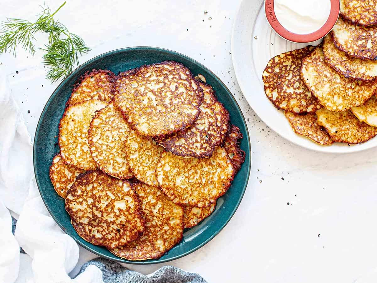 Deruny in a skillet and on a plate.