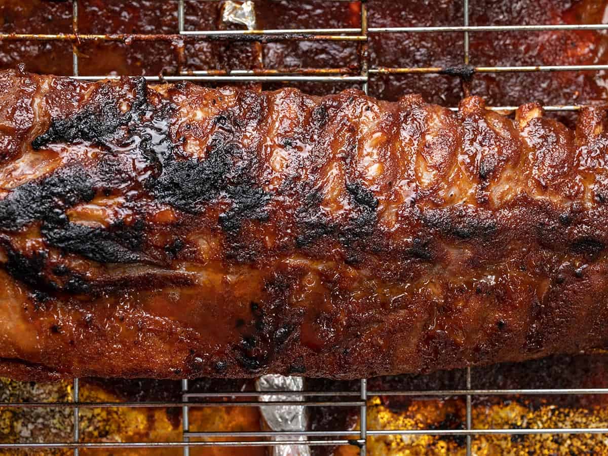 Baked ribs on a rack.