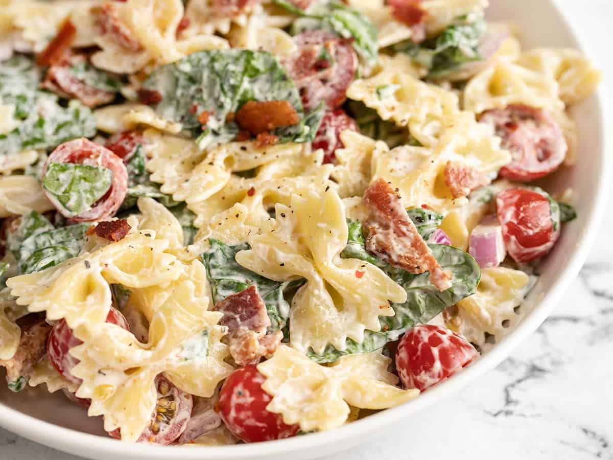 Close up side view of a bowl of BLT pasta.