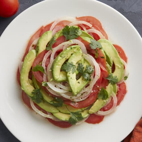 Overhead shot of Ensalada de Aguacate on a white plate.