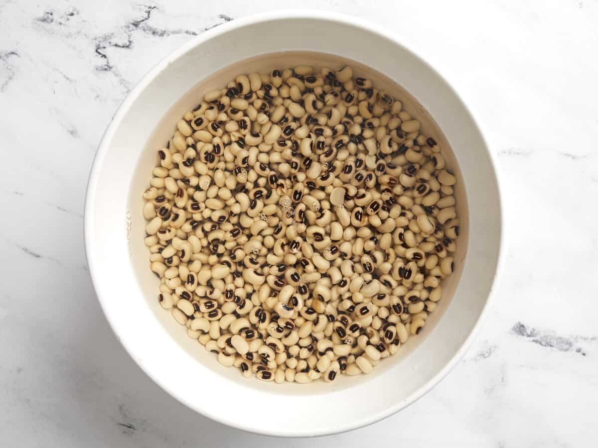 Soaked black-eyed peas in a bowl.