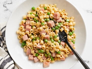 https://www.budgetbytes.com/wp-content/uploads/2023/12/Pasta-With-Peas-And-Ham-Plated-368x276.jpg