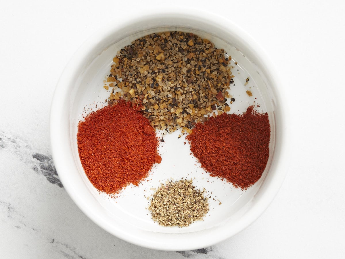 Spices for air fryer chicken breast in a small bowl.