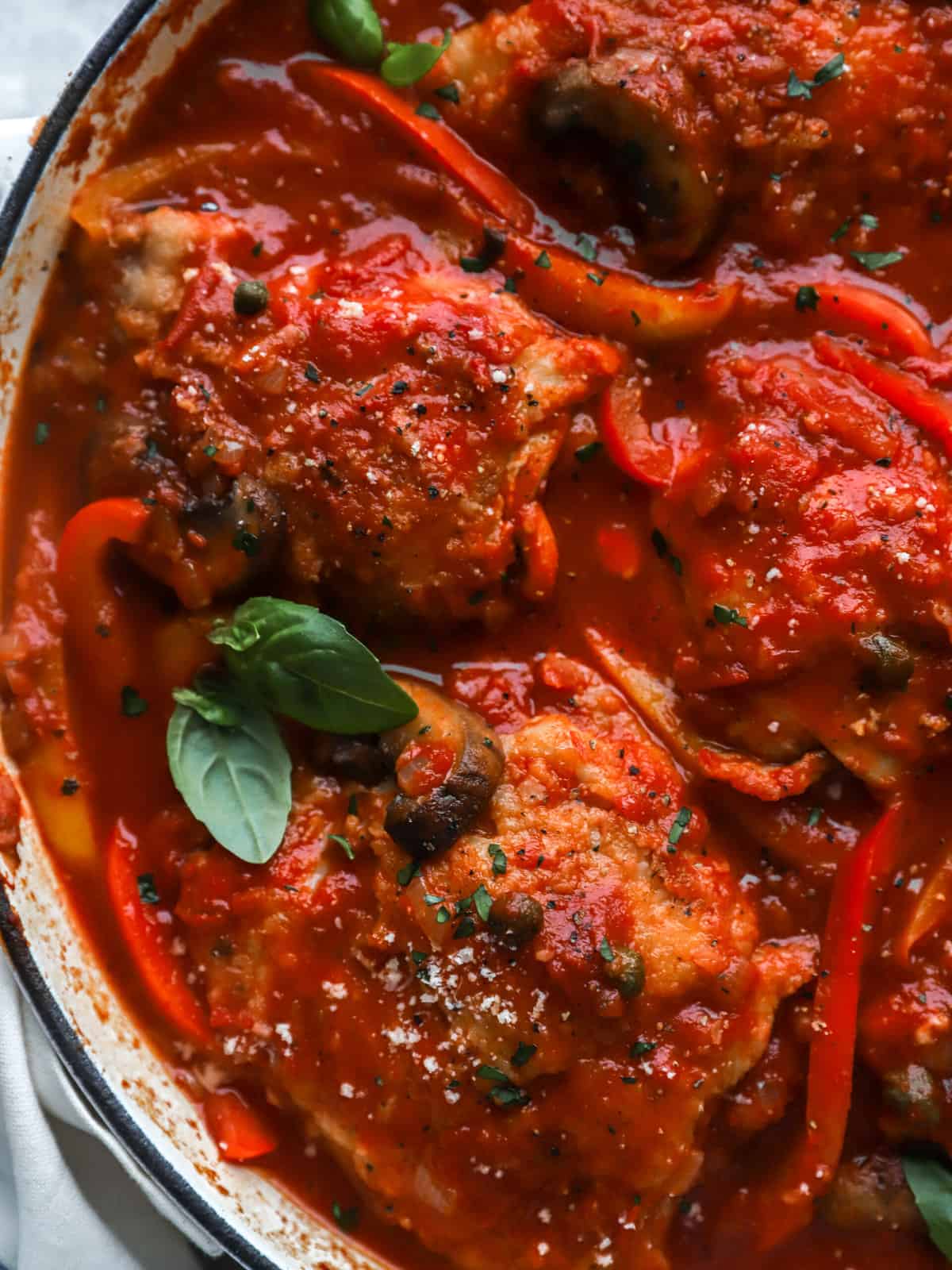 close up view of chicken cacciatore in a pan.