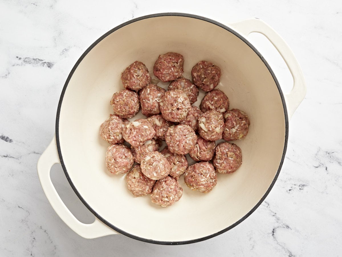 Place porcupine meatballs in a Dutch oven.