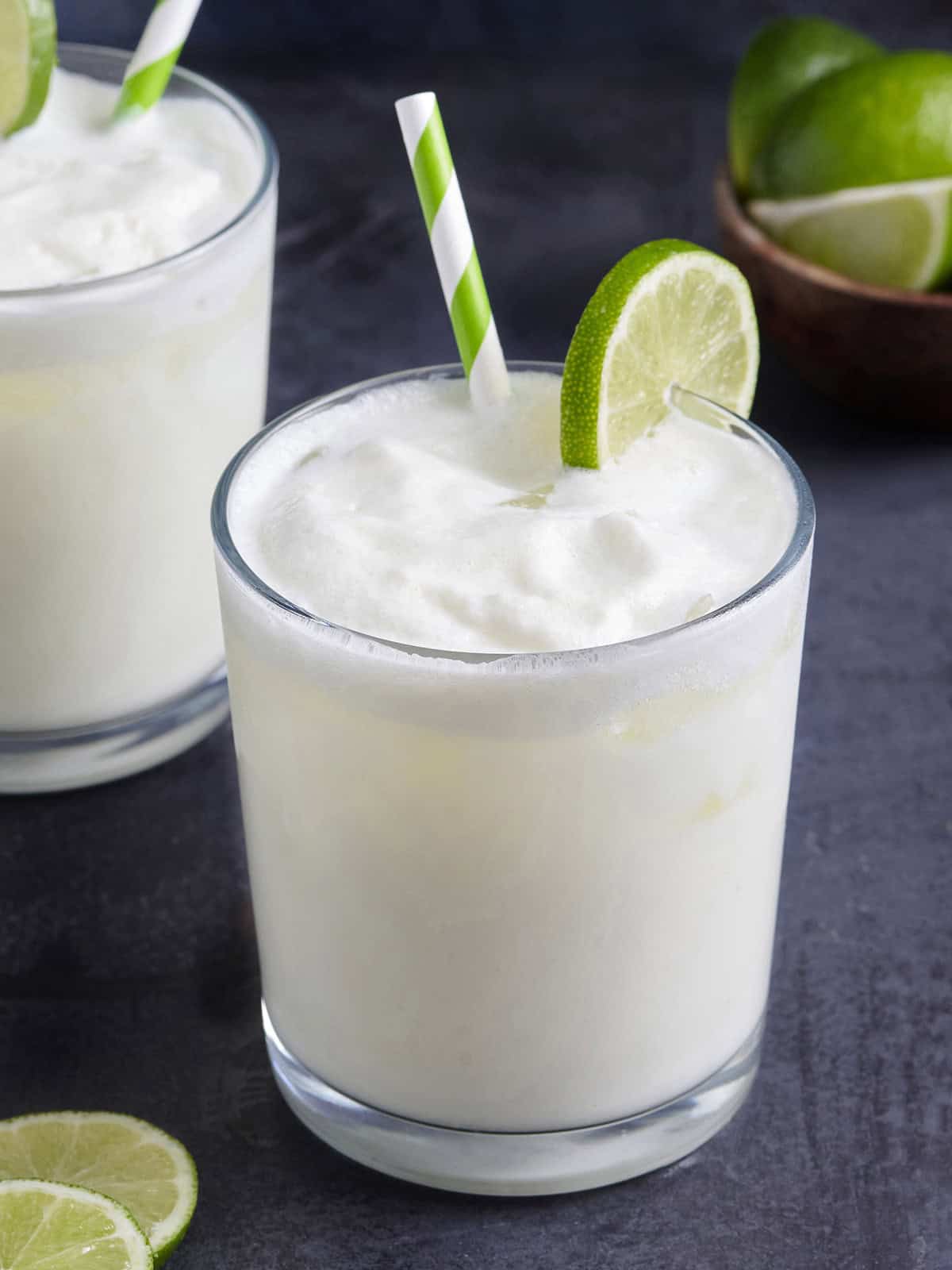 Side view of a glass of Brazilian lemonade.