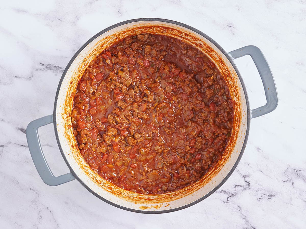 Finished Texas chili in a pot.