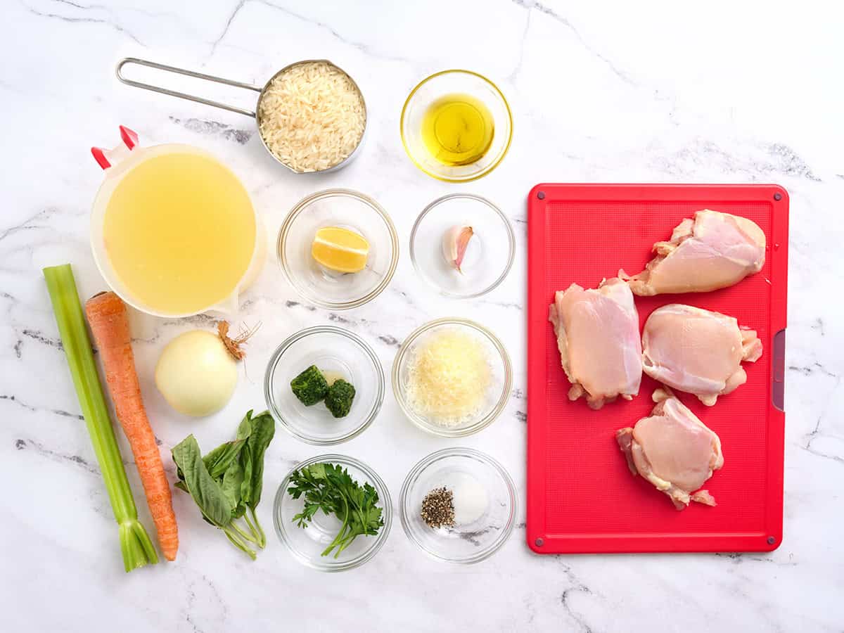 The ingredients to make chicken broth bowls.