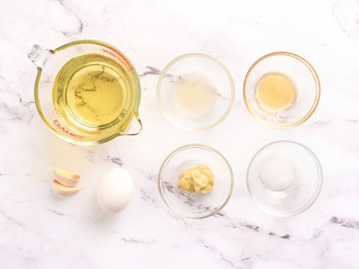 The ingredients to make homemade garlic aioli.