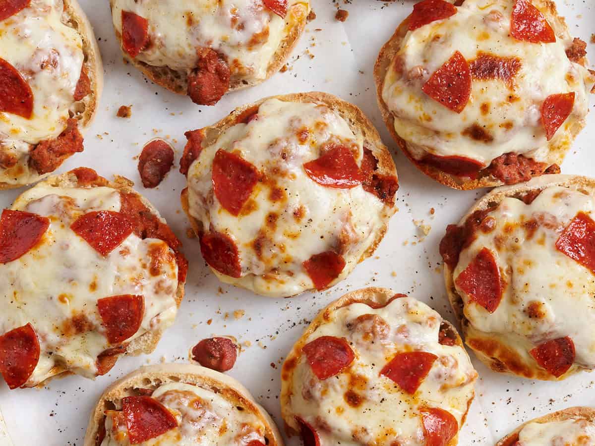 Easy Cheesy Pizza Burgers